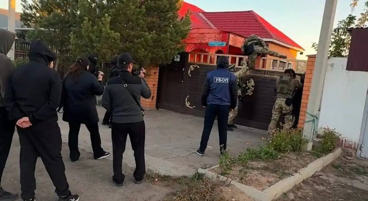 Астанада заңсыз көші-қон ұйымдастырған қылмыстық топ ұсталды (ВИДЕО)