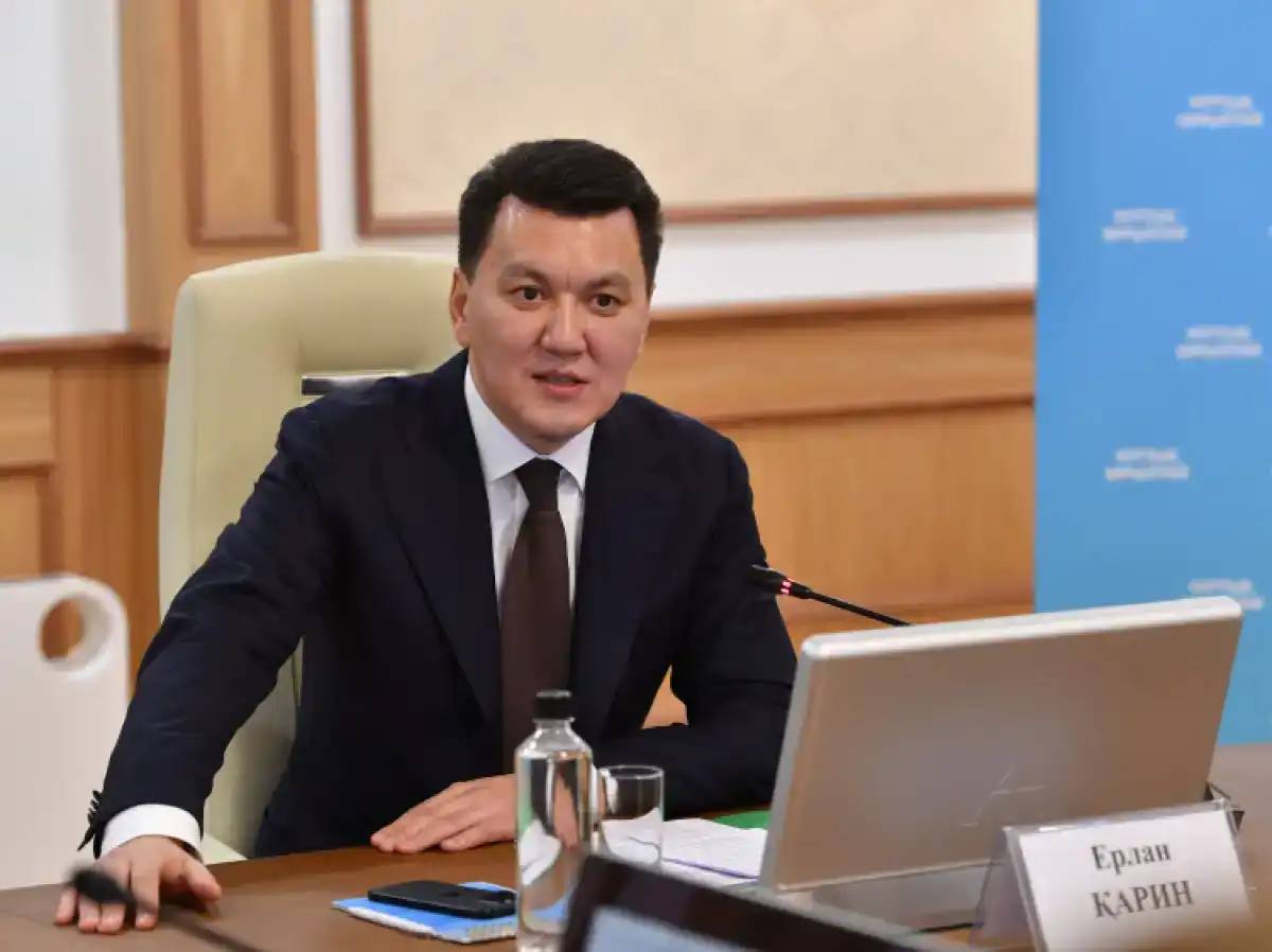 Президент жұмысшы мамандықтар мәртебесін арттыру саясатын жүйелі жүргізіп келеді - Ерлан Қарин