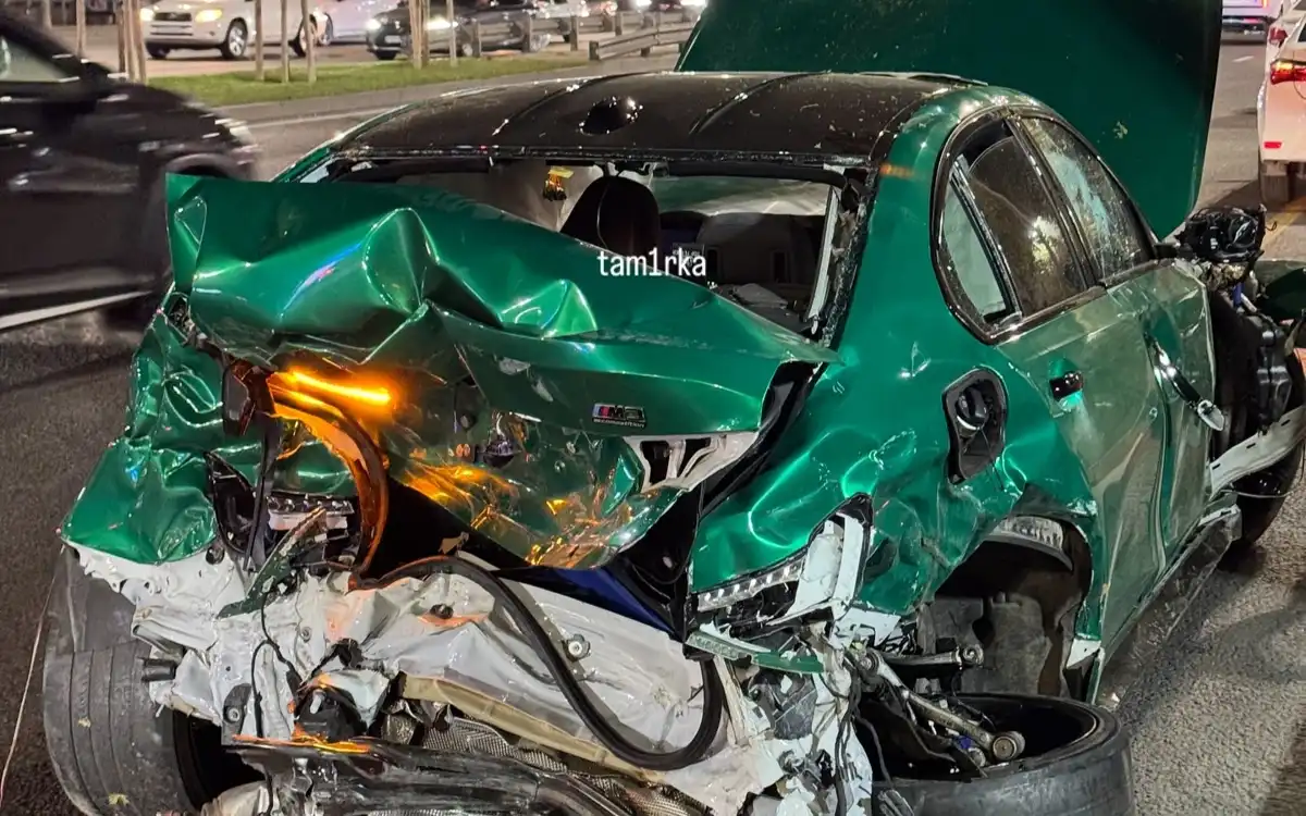 Алматыда 6 көлік соқтығысып, 5 адам зардап шекті