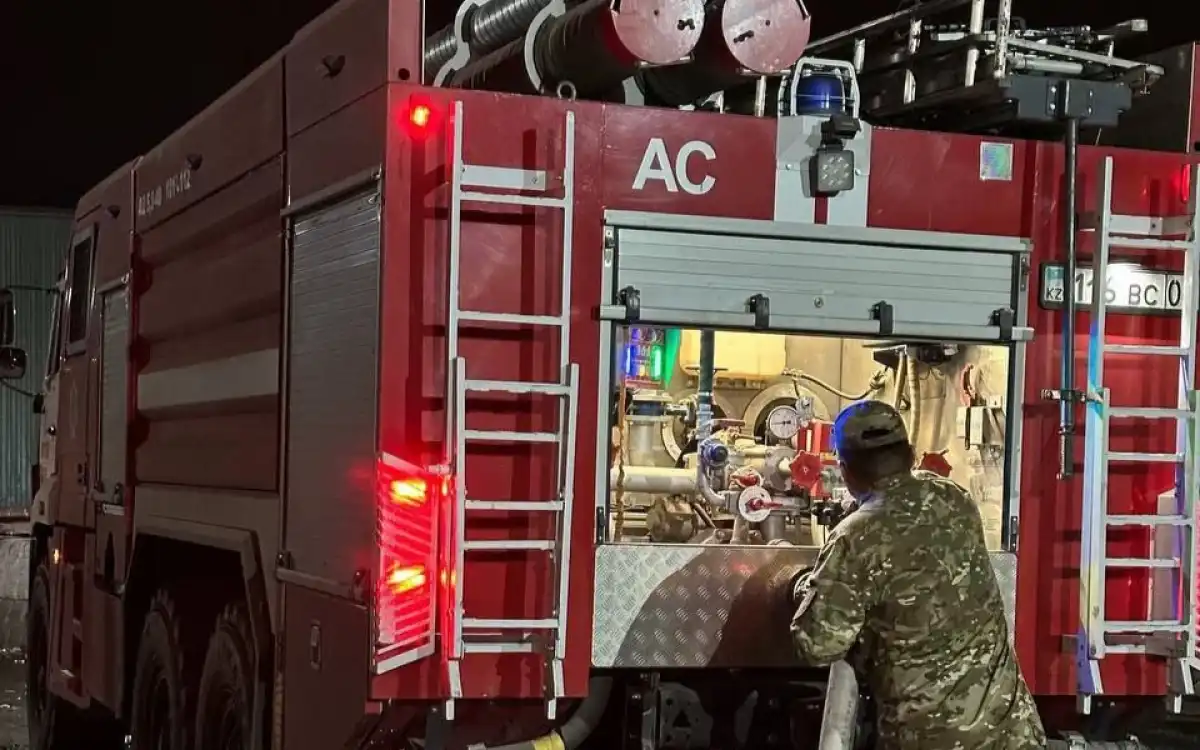 Құтқарушылар бүгін түнде өрт қаупіне байланысты екі қалада 52 адамды эвакуациялады