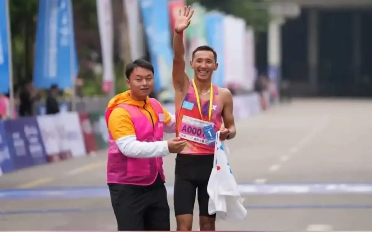 Шыңжаңдық этникалық қазақ жартылай марафонда рекорд жаңартты