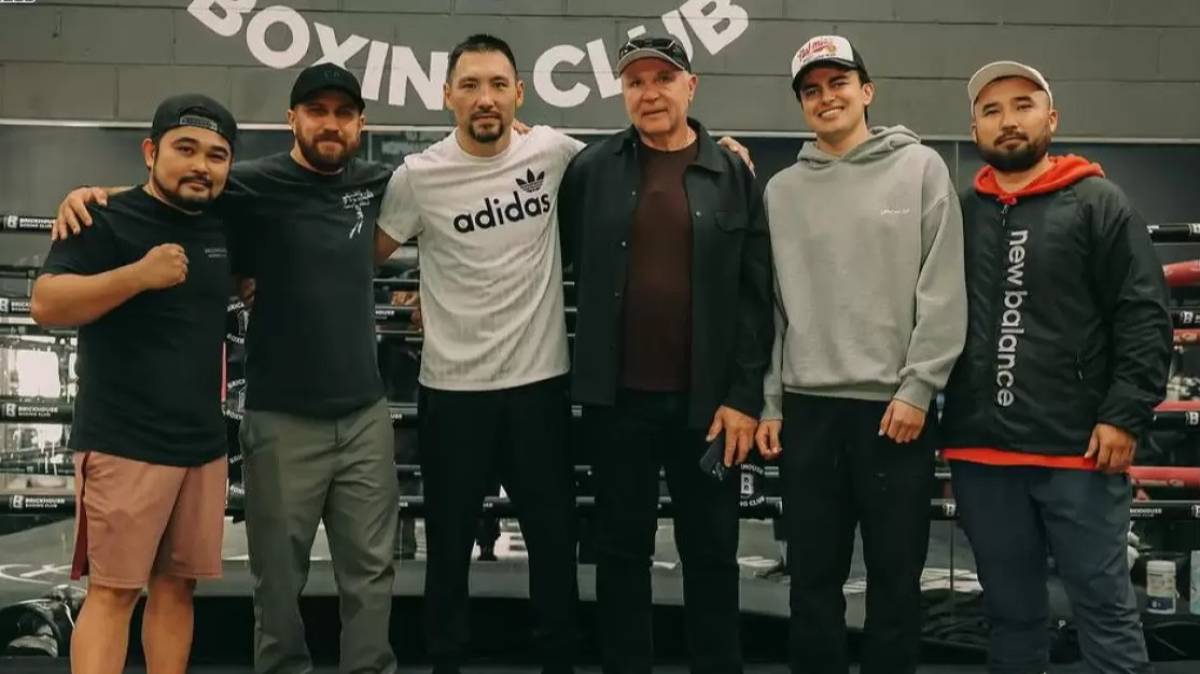 Василий Ломаченко Жәнібек Әлімханұлына сәттілік тіледі