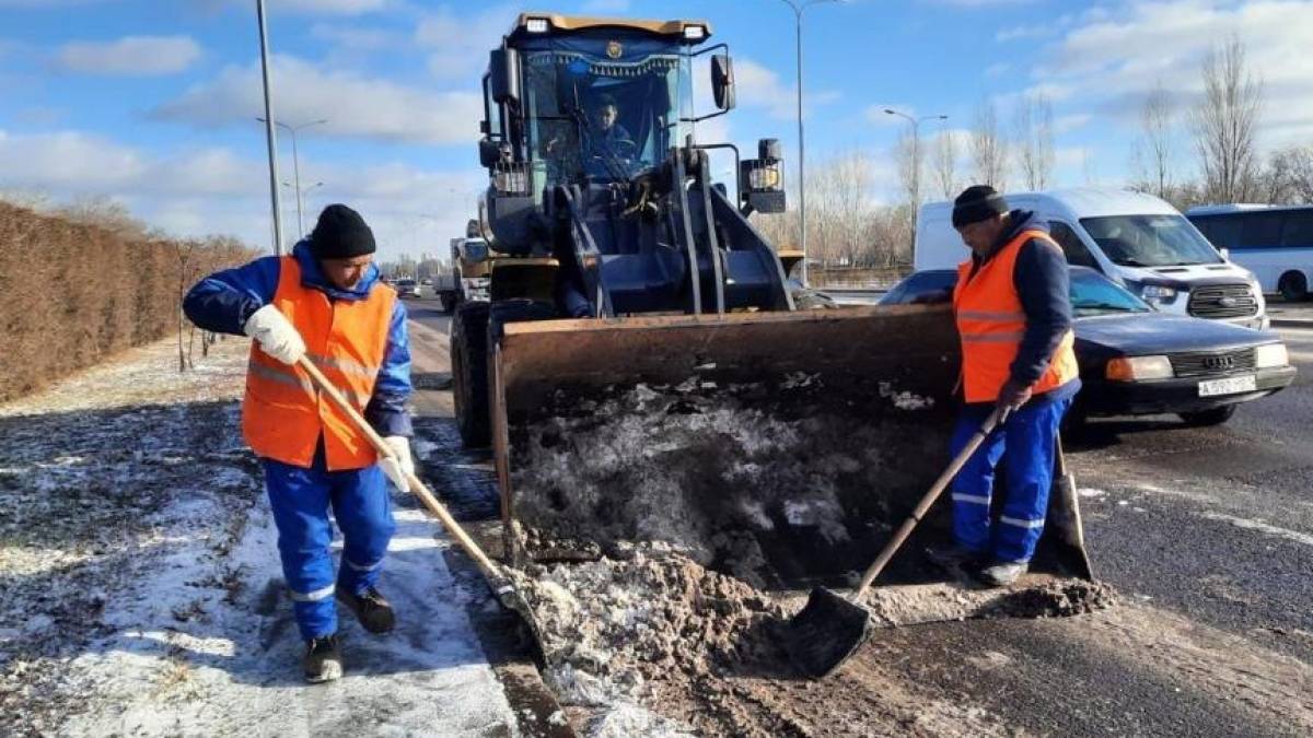 Елордада бір тәулік ішінде мың текше метрден астам қар күрелді