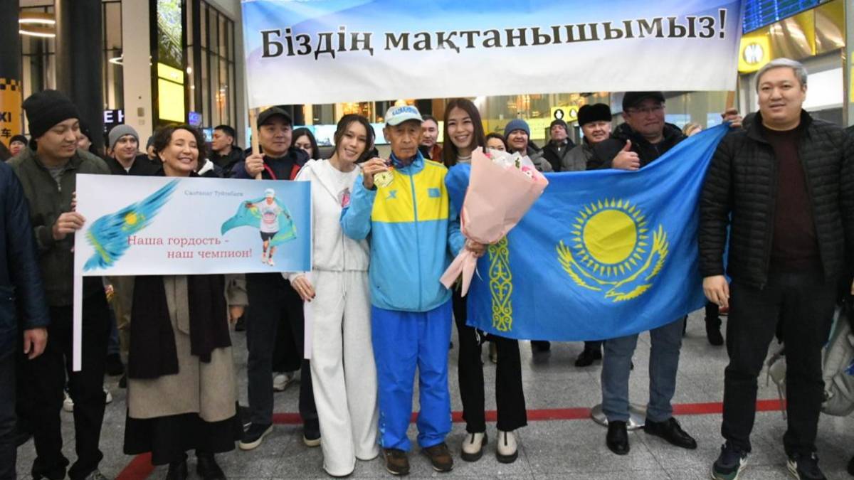 Астана әуежайында 80 жастағы марафоншы Салтанат Түйтебаевты қарсы алды