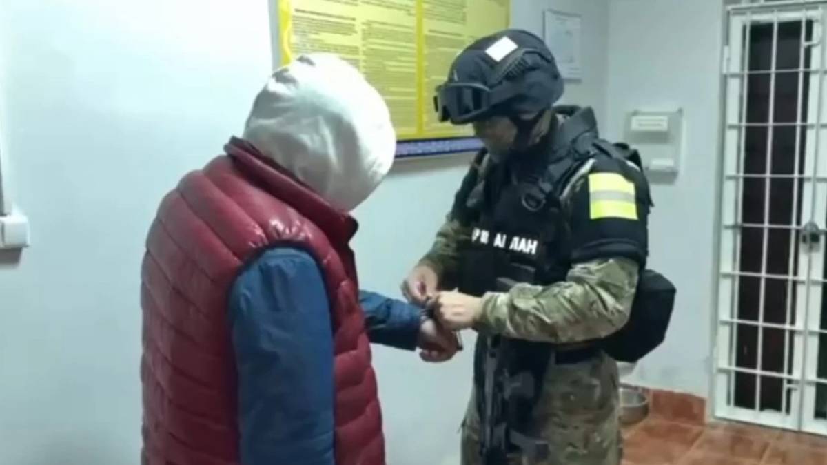 Шымкентте әкімдік қызметкерінен 10 миллион теңге талап еткен блогер ұсталды (ВИДЕО)
