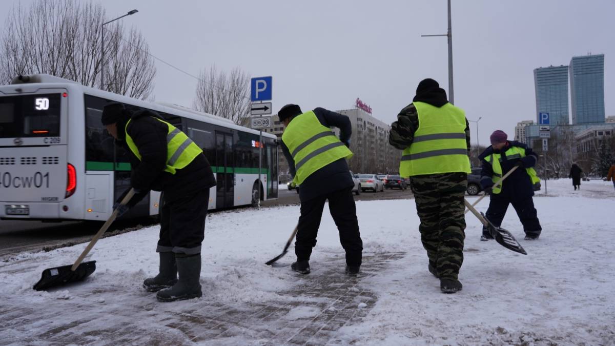 Елордада 3 мыңға жуық жұмысшы қар тазалауға шықты