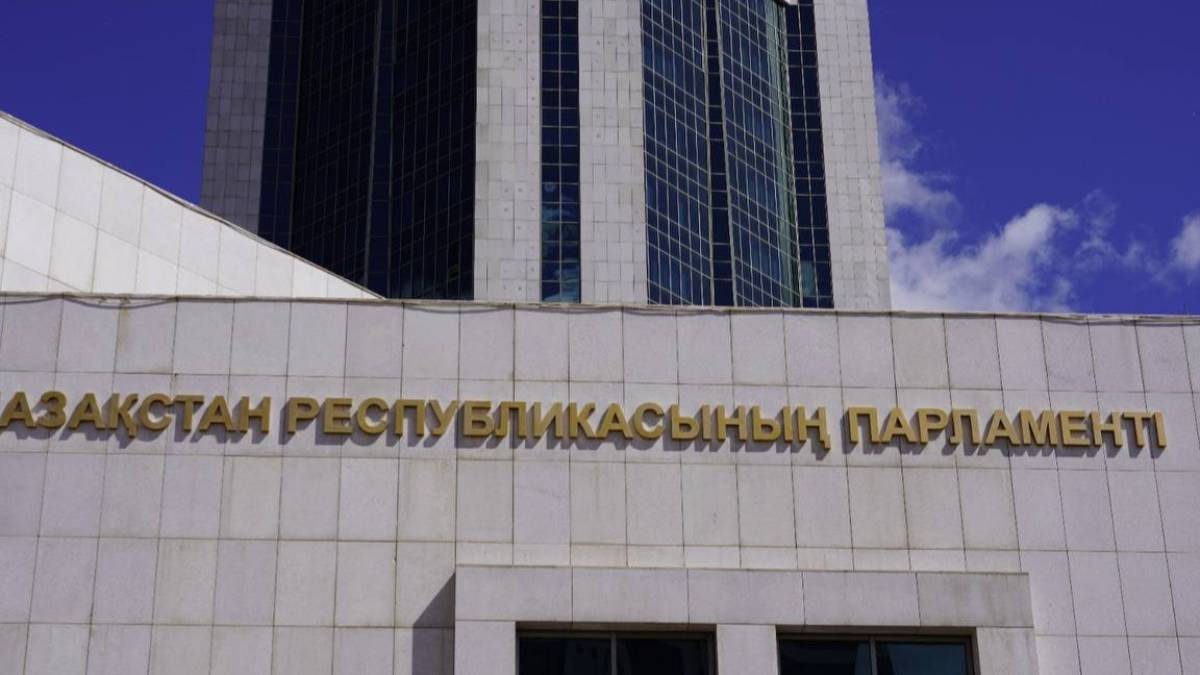 "Заң алдында жауап береді": елімізде ЛГБТ пропагандасына заңмен тыйым салынды