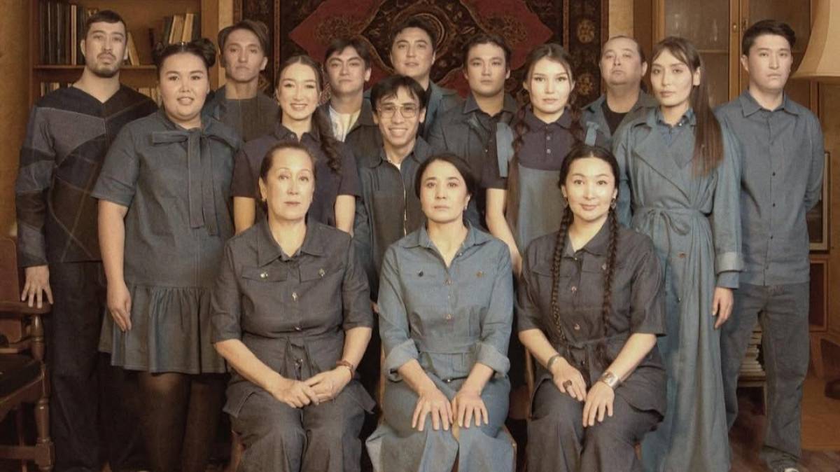 «Жылы мұң»: театрда алғаш рет қойылым ЖИ технологиясымен сахналанады