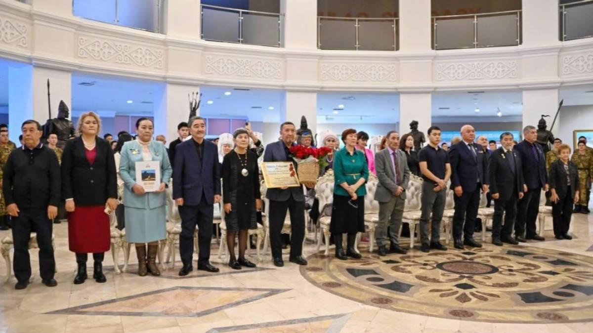 Майданда қаза тапқан жауынгерлердің ұрпақтарына медаль тапсырылды