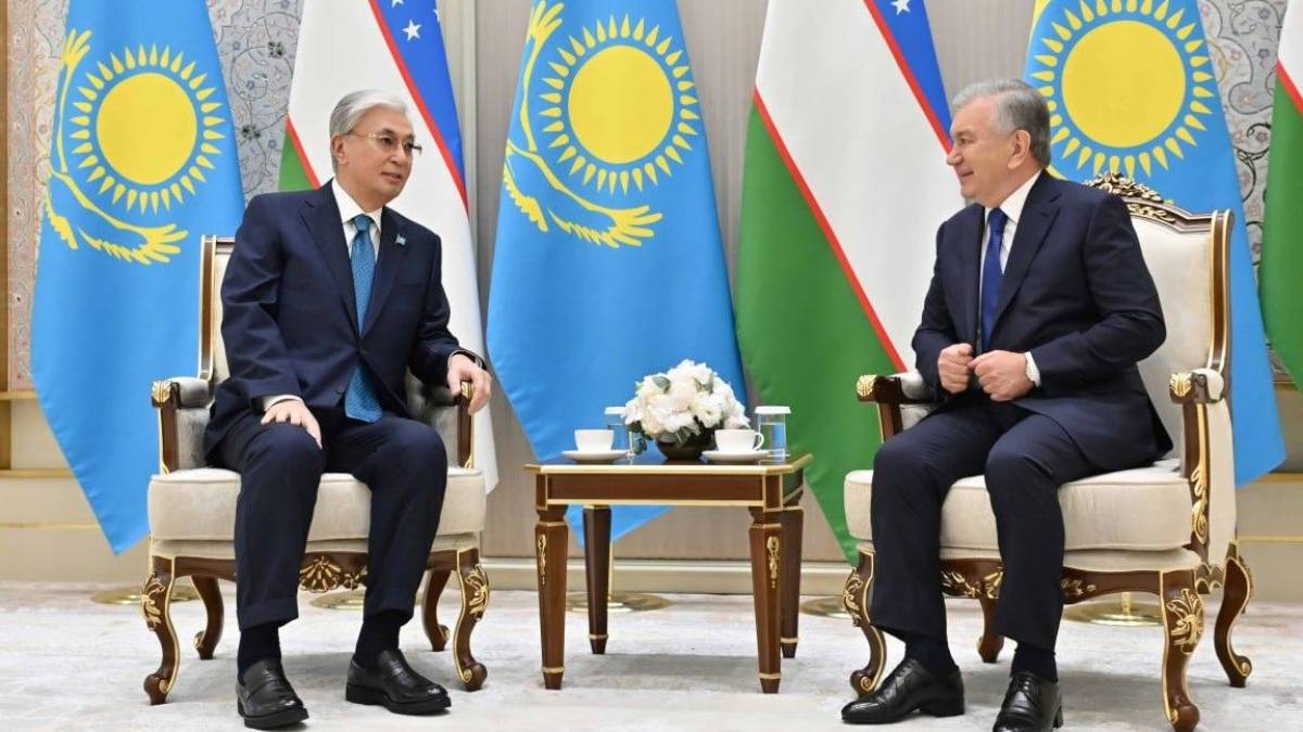 Мемлекеттер басшылары «Ташкент-Хумо» әуежайында әңгімелесті