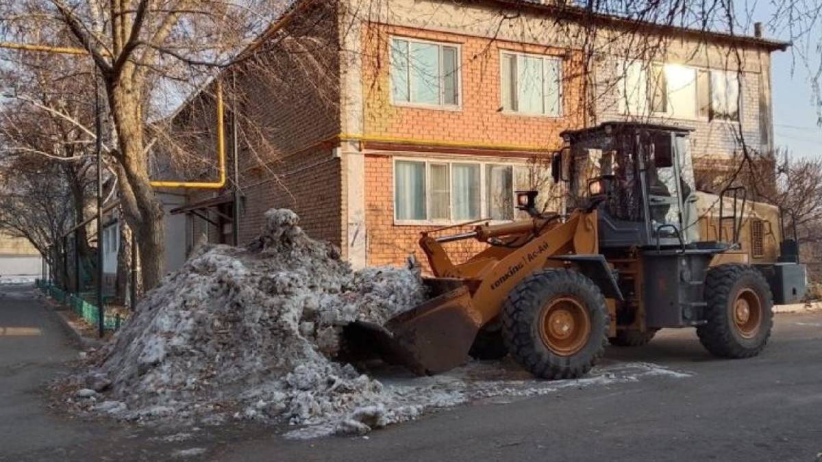 Елордада қар күреуге  3 мыңға жуық жұмысшы шықты