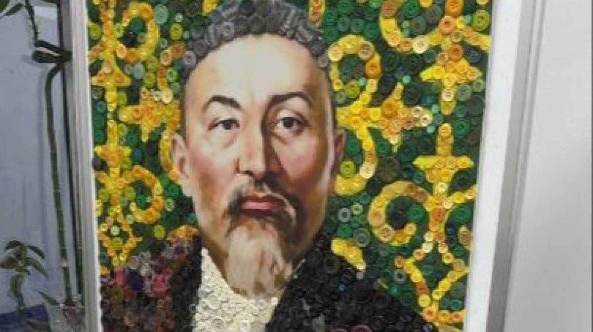 Астаналық бүлдіршіндер түймеден Абай Құнанбайұлының портретін жасады