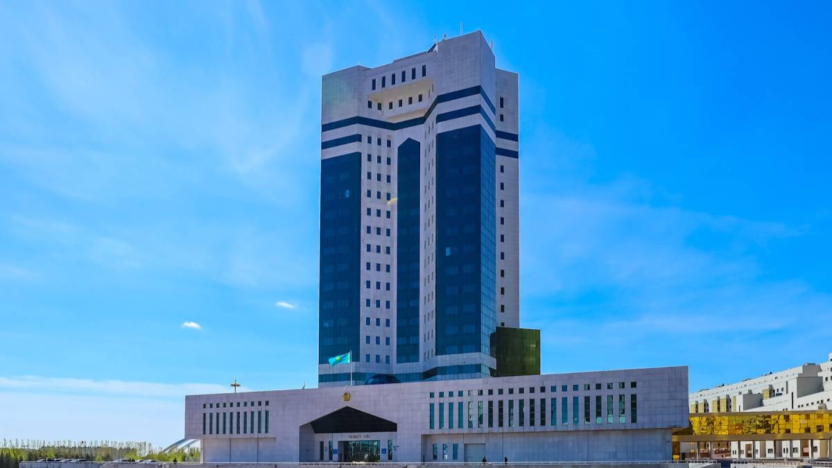 Түркістандағы өрт: Қанат Бозымбаев Үкіметтік комиссияның отырысын өткізді