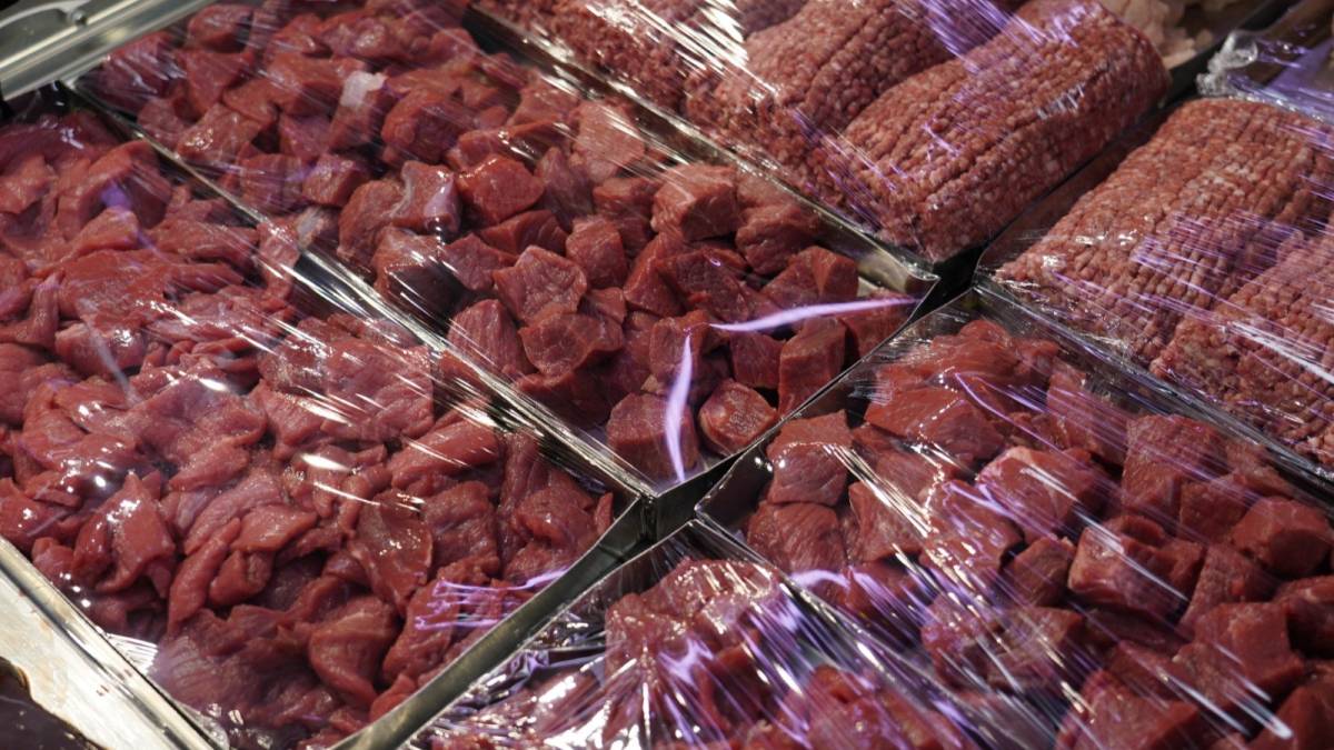 Астана базарында заңсыз ет сатқандар анықталды