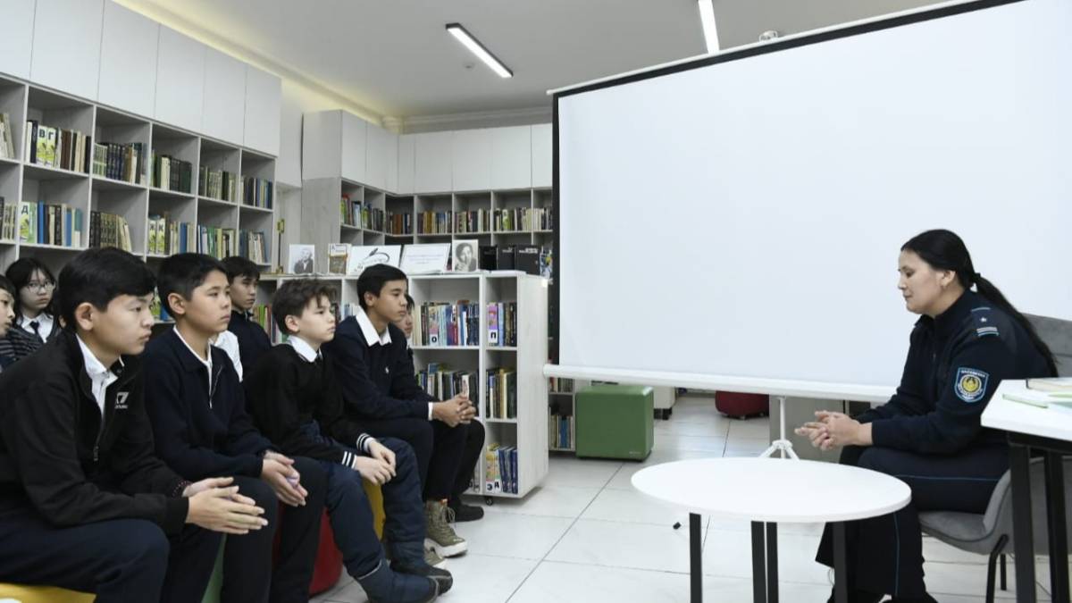 Полиция инспекторлары елордалық оқушыларға есірткіден сақтану жолдарын түсіндірді