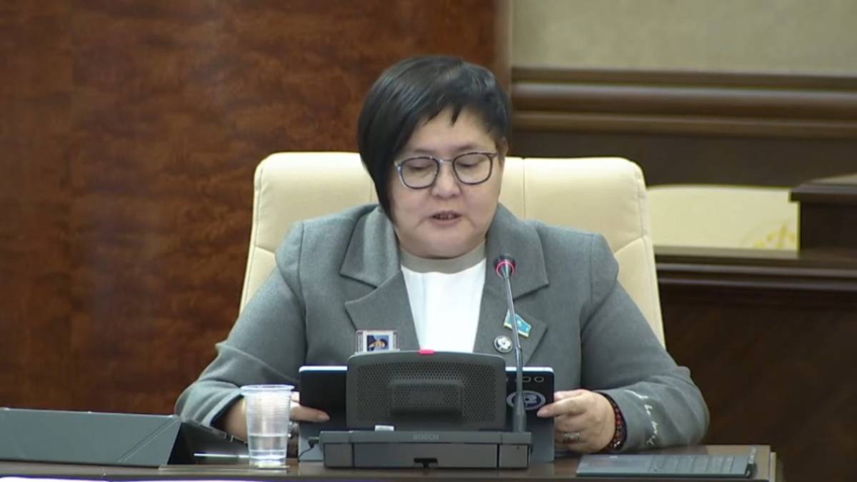 Мәжіліс депутаты Ажар Сағындықова қазақстандық әйелдер үшін қысқартылған жұмыс аптасын заңмен бекітуді ұсынды