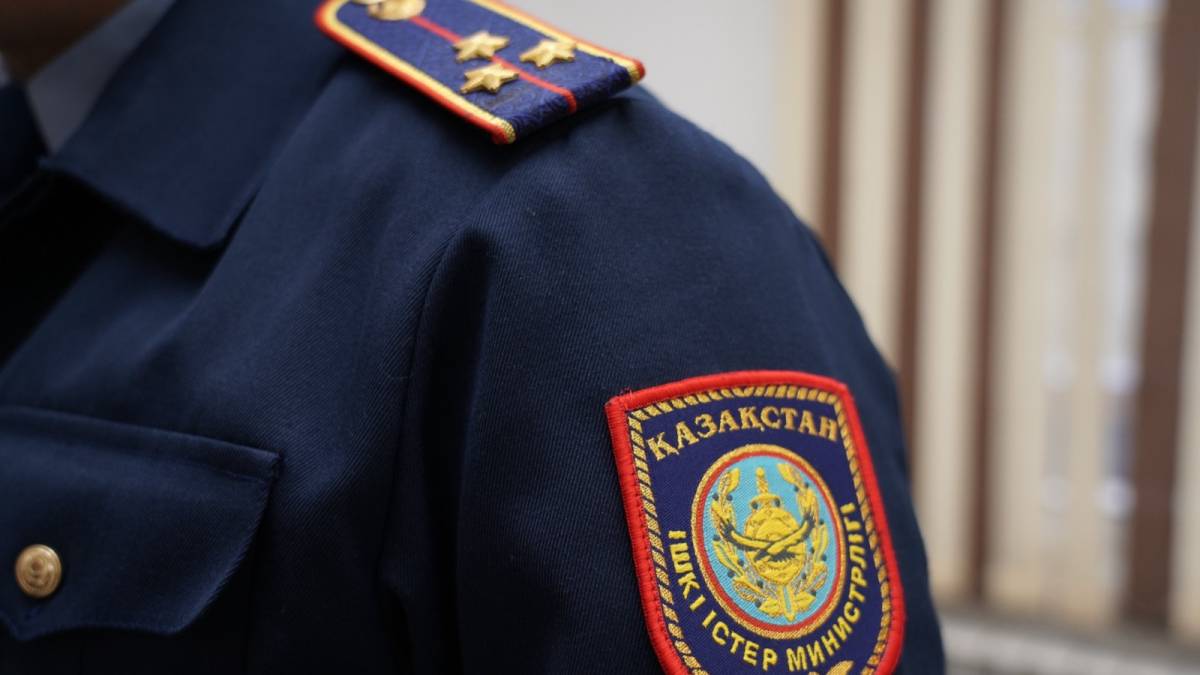 «Заң және тәртіп»: Астанада аялдаманың есік-терезесін бүлдіргендер жазаланды