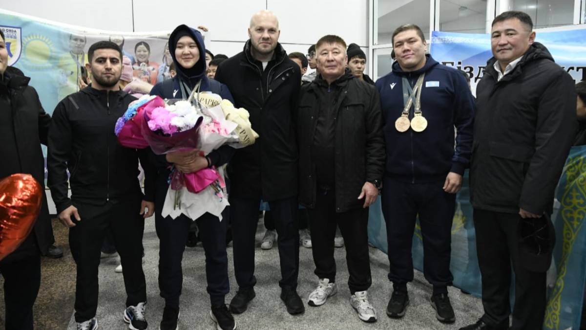 Астаналықтар Жапонияда өтіп жатқан Сурдлимпиада ойындарынан жеңіспен оралған спортшыларды қарсы алды