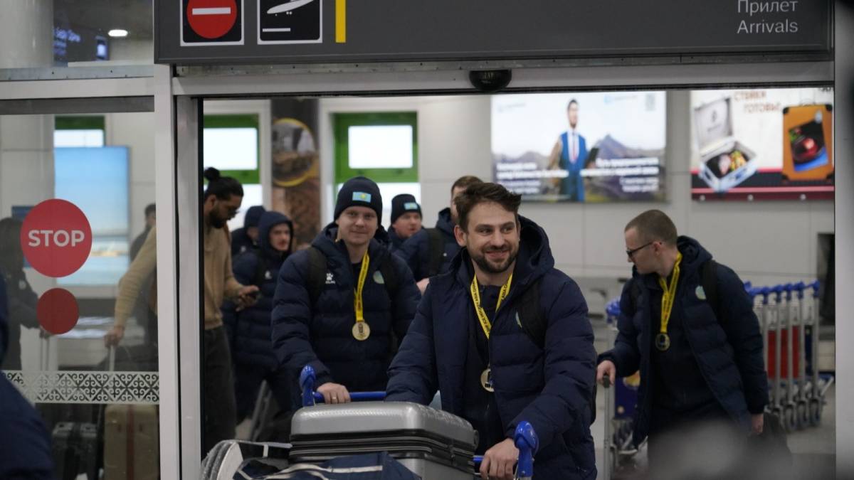 Шайбалы хоккейден Азия чемпионы атанған ерлер құрамасы Астанаға оралды
