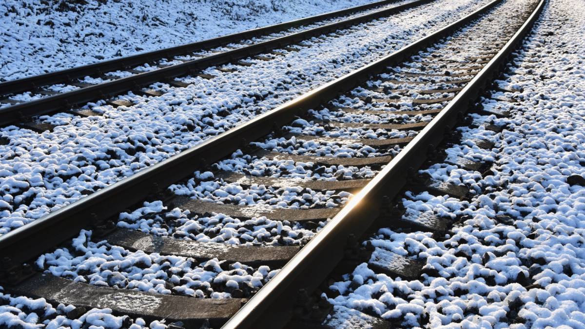 Көлік полицейлері теміржолдағы бақылауды күшейтті