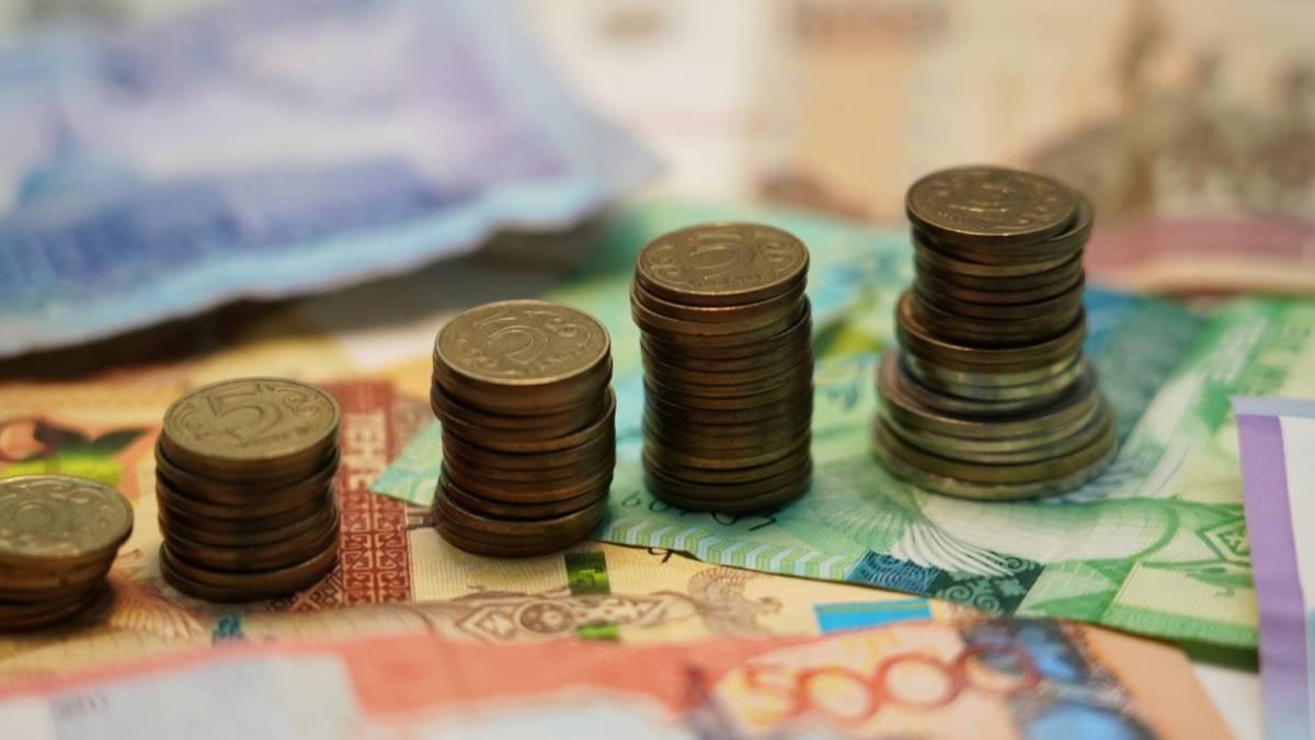 "Ел алдындағы айрықша еңбегі үшін": мемлекеттік жәрдемақыны кімдер ала алады