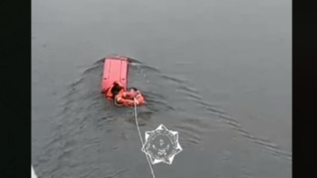 Астаналық құтқарушылар көпірден секірген қызды құтқарды