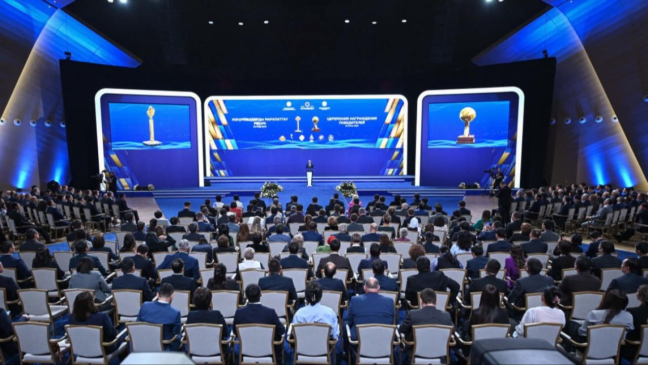 Тоқаев: Цифрландыру мен жасанды интеллектіні енгізу 20 миллиард долларға дейін кіріс әкелуі мүмкін