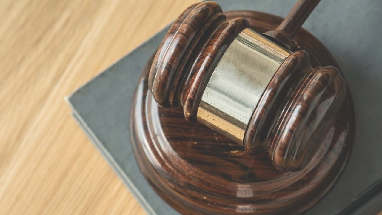 Полиция қызметкерін қорлаған жасөспірімге сот үкімі шықты