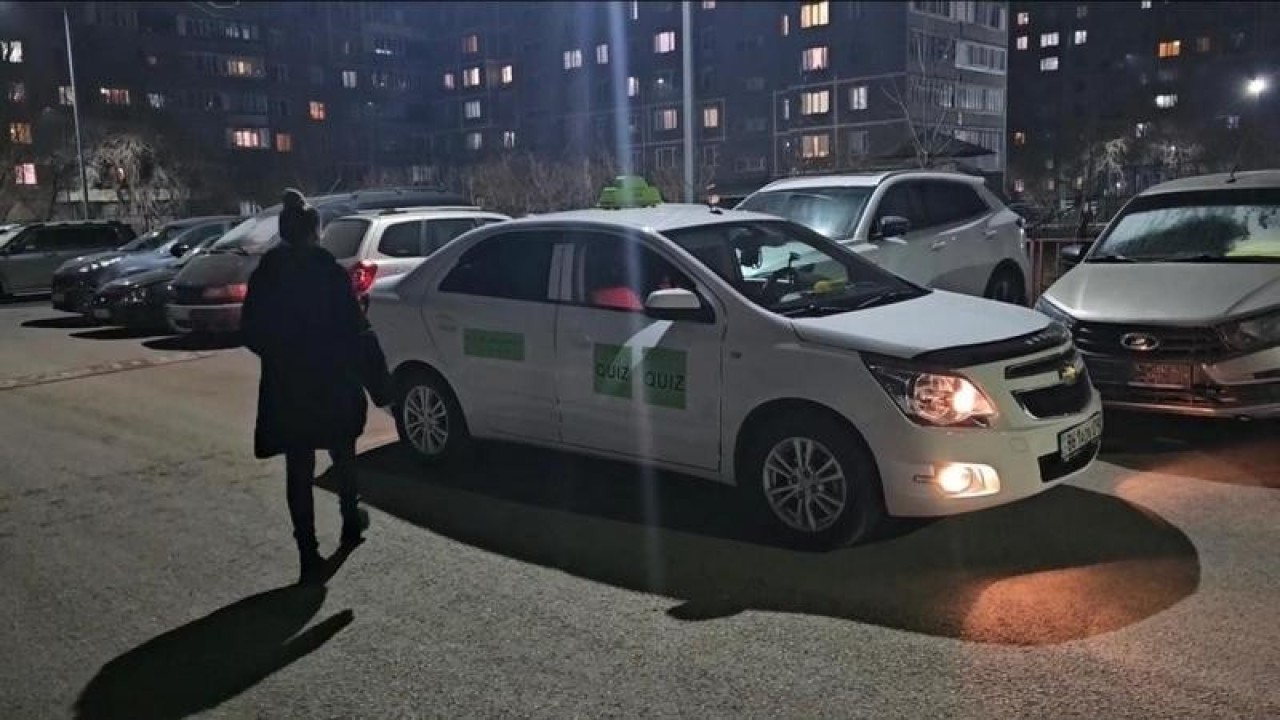 Теміртауда қазақ тілін үйренуге ынталандыратын ерекше такси жүре бастады