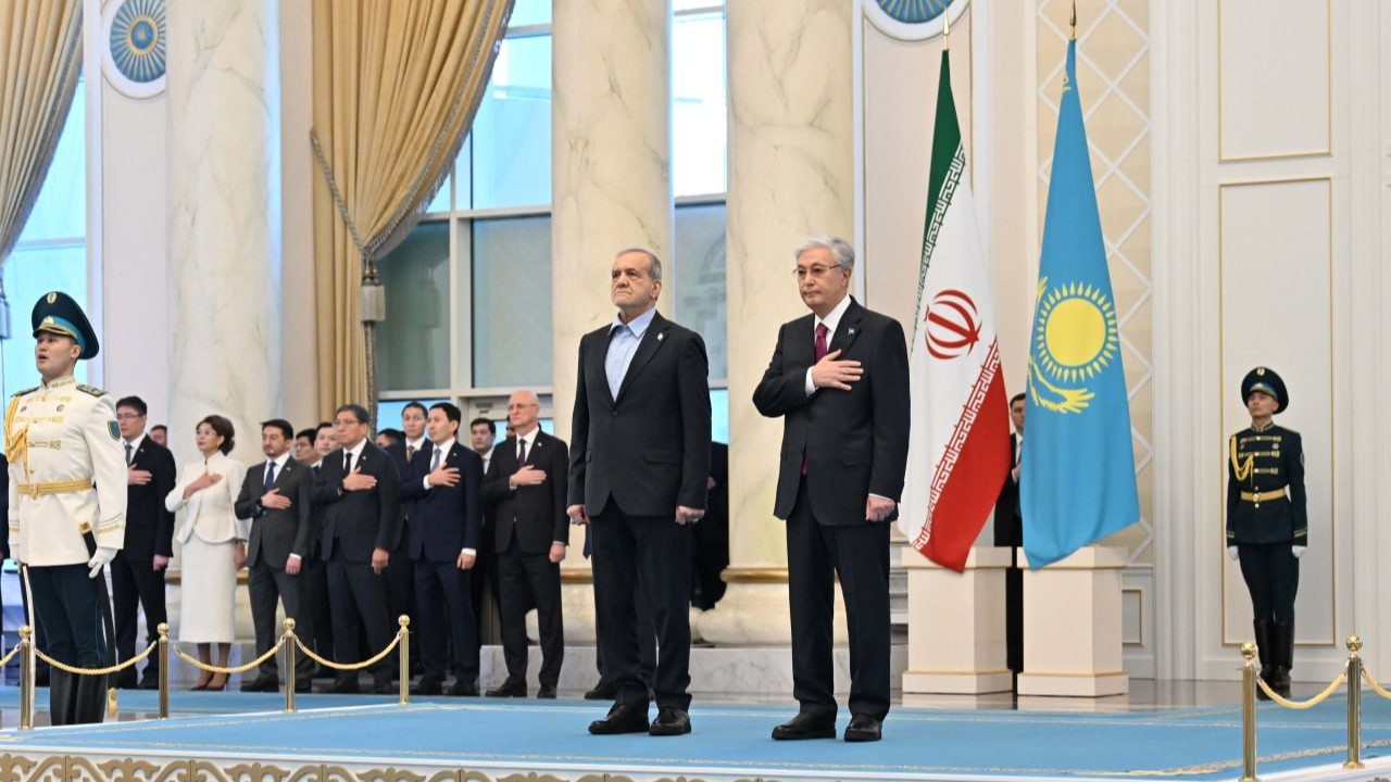 Тоқаев Иран Президентін Ақордада қарсы алды – ВИДЕО