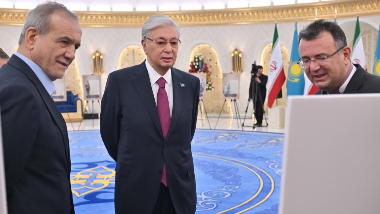 Президенттер Иран архивінен табылған қазақ тарихына қатысты көне қолжазбалар көрмесін тамашалады