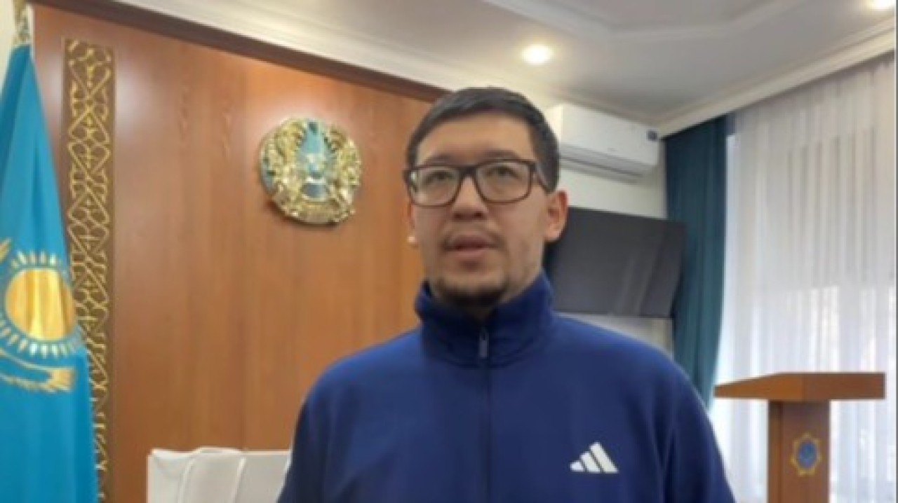 Астанада мұз астына құлап кеткен адамды құтқарған азамат марапатталды