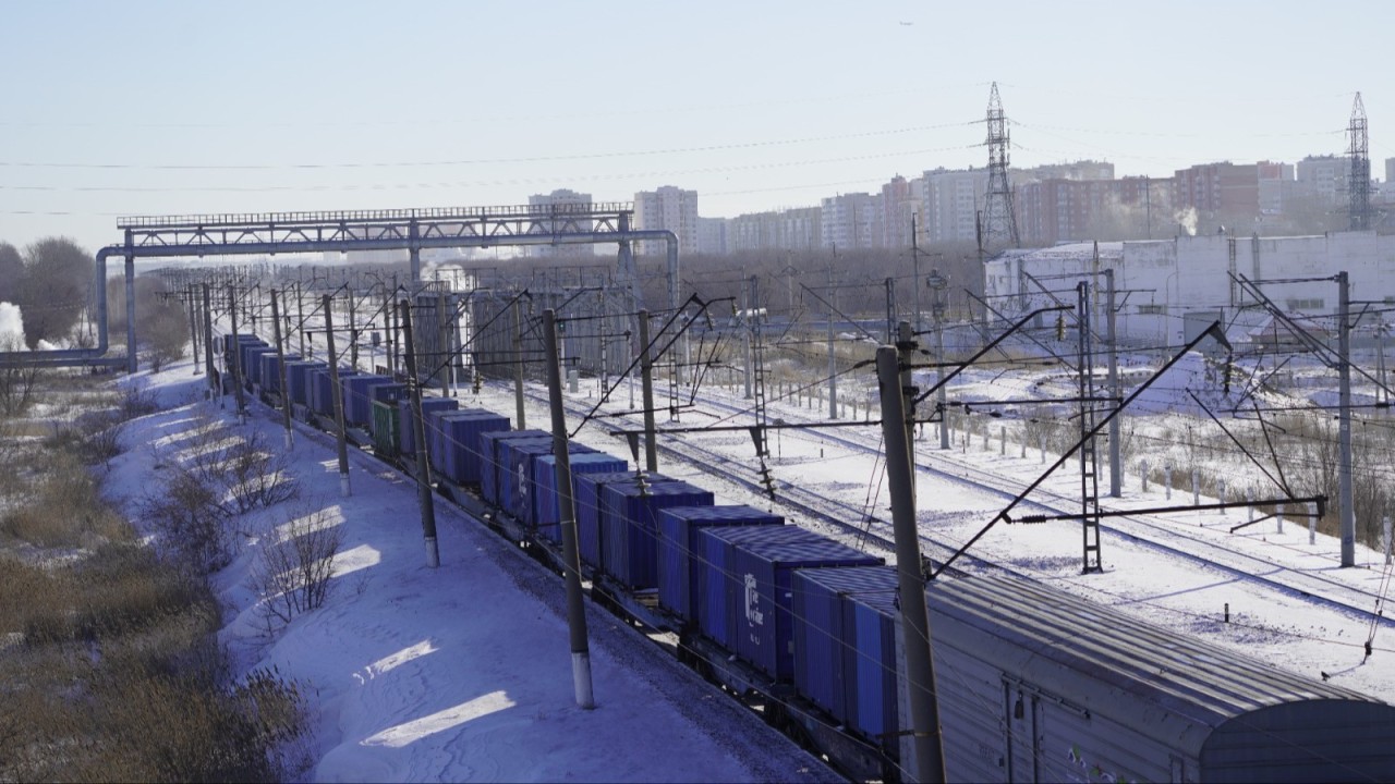 Қарағанды облысында жеңіл көлік жүк пойызымен соқтығысты