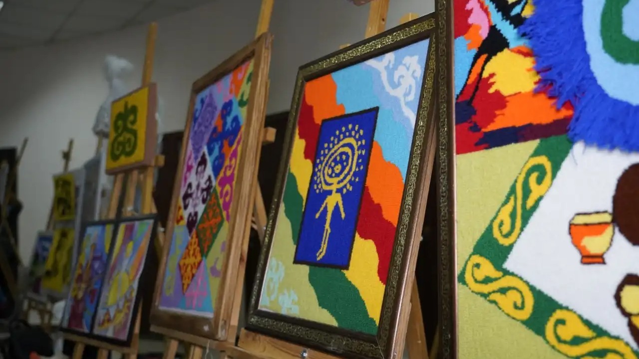 «Ұлы дала қолөнершілер керуен көшi»: Астанада республикалық қолөнер жәрмеңкесі өтеді (ВИДЕО)