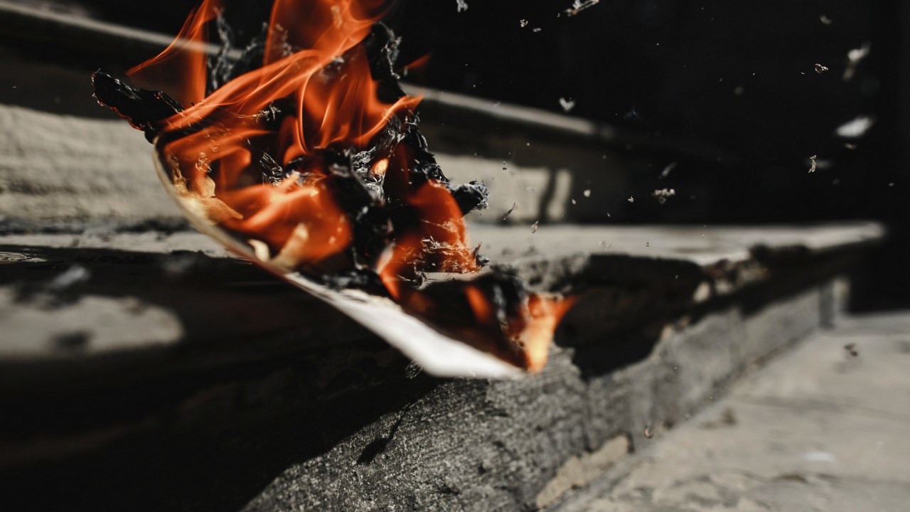 Жезқазғанда көпқабатты тұрғын үй өртеніп, 80 адам эвакуацияланды