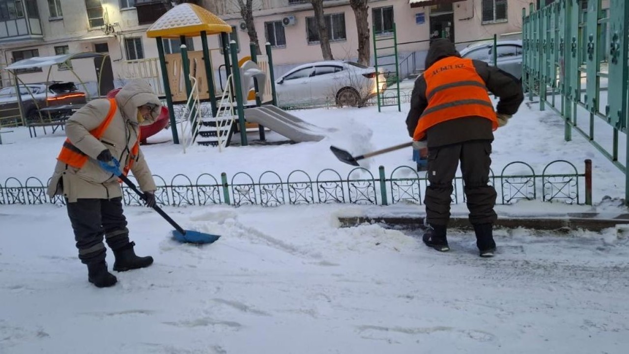 Астанада қар күреуге 3 мыңнан астам жұмысшы жұмылдырылды