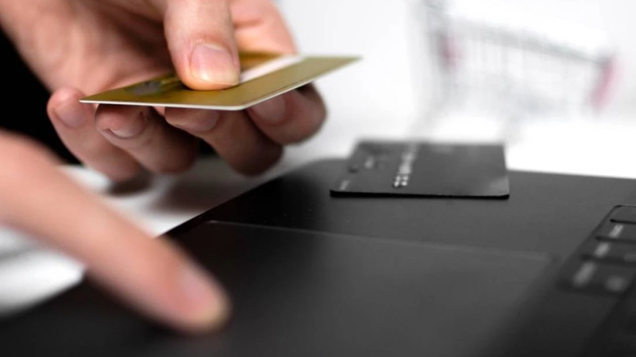 «Басқа емханада екпе салдыру»: алаяқтарға алданған зейнеткер миллиондарынан айырылды