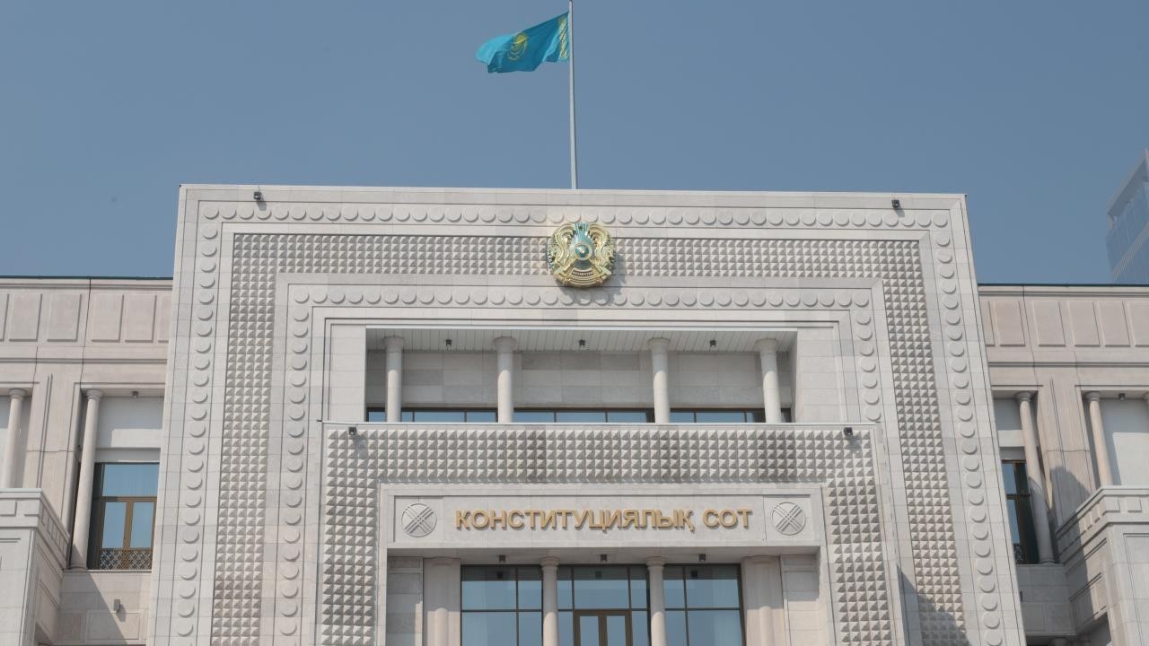 Ерлі-зайыптылардың банк құпиясына қол жеткізуін шектеудің Конституцияға сәйкестігі тексеріледі