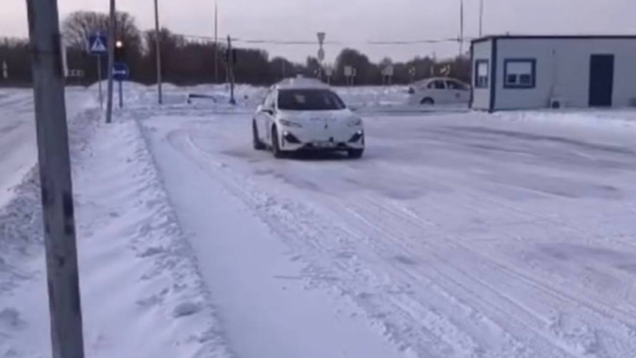 Астанада автономды басқарылатын электромобиль таныстырылды