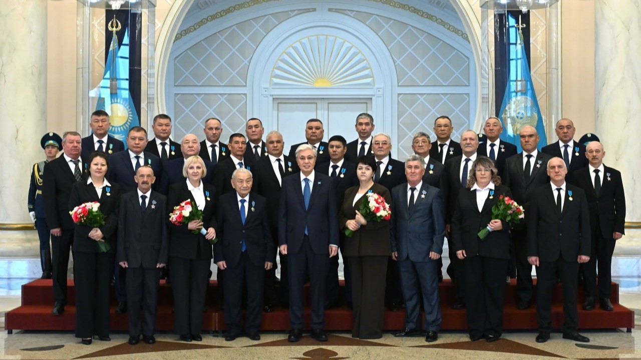 Тоқаев энергетика саласын дамытуға үлес қосқан бір топ азаматты марапаттады