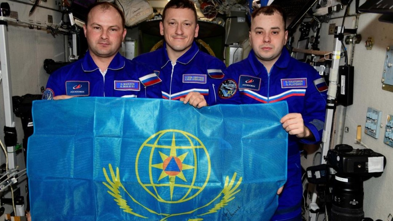 Жер орбитасынан сәлем: «Роскосмос» ғарышкерлері қазақстандық ТЖМ қызметкерлерін құттықтады