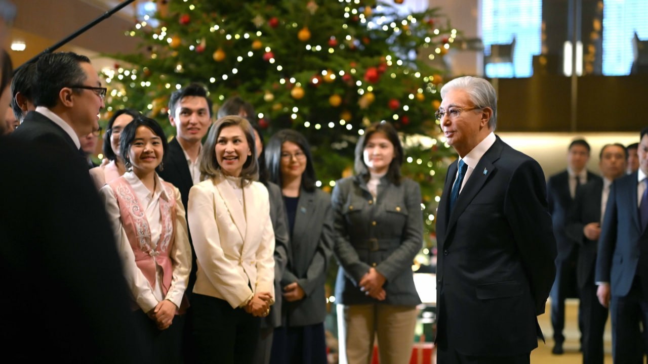 Тоқаев Жапонияда тұрып жатқан қазақстандықтармен кездесті