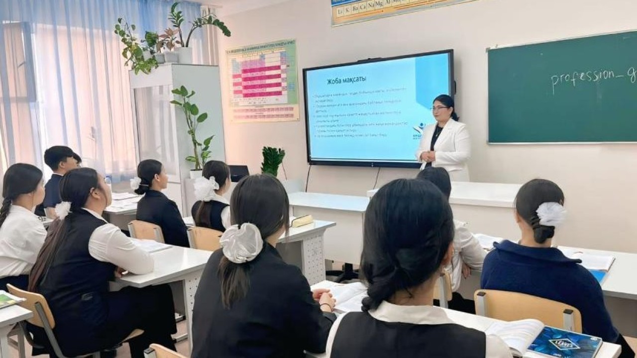 Мектеп мұғалімі оқушының болашақ мамандығын таңдауына көмектесетін бот әзірледі