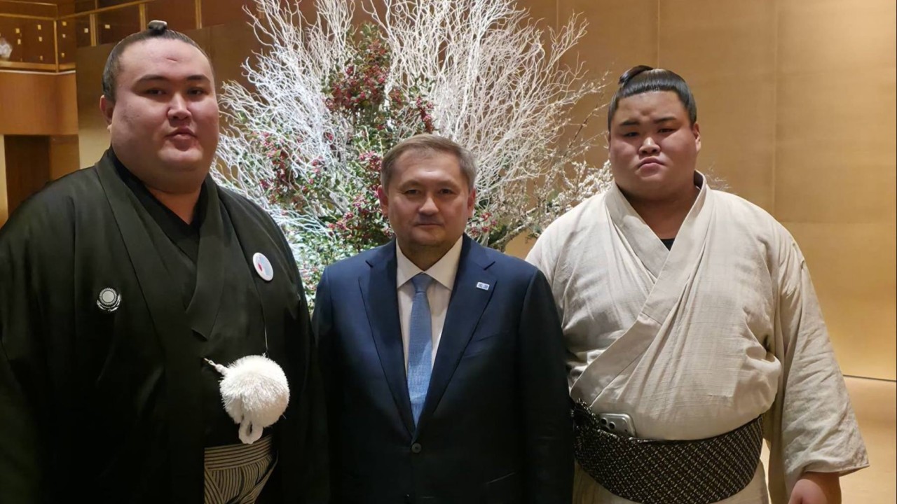 «Токиодағы ерекше сәт»: Саясат Нұрбек қазақтан шыққан кәсіби сумо шеберімен кездесті