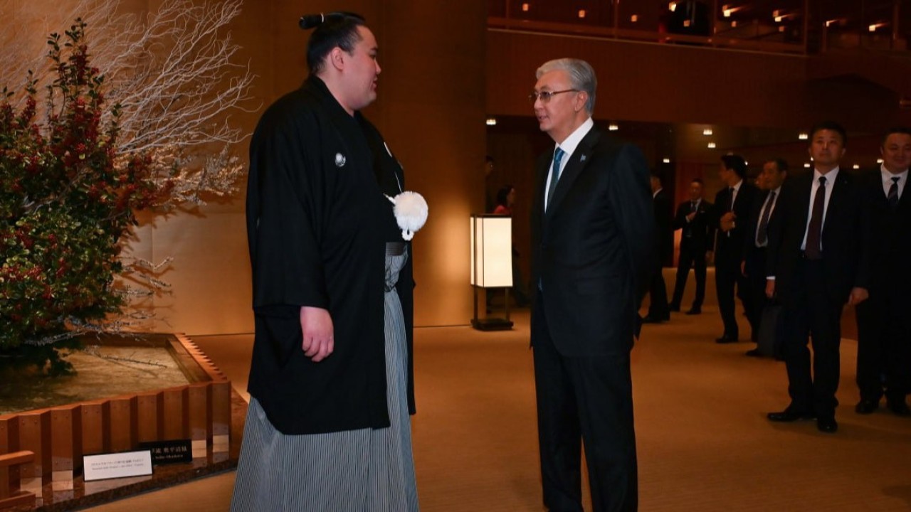 Токиода Қасым-Жомарт Тоқаев кәсіпқой сумошы Ерсін Балтағұлмен кездесті