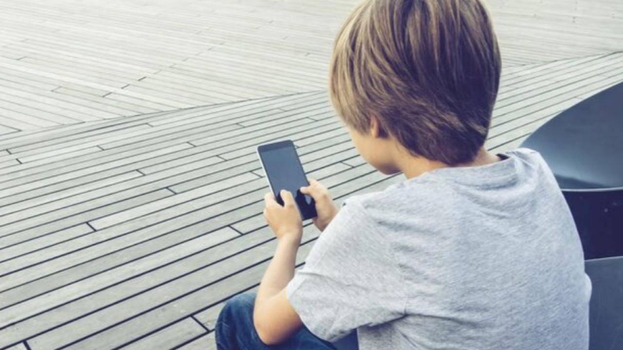 «Балаларға ойын арқылы қысым көрсетеді»: елімізде жаңа алаяқтық түрі пайда болды