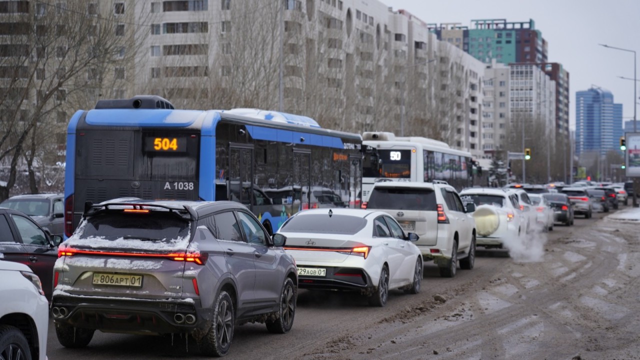 Мемлекеттік органдар мен ұлттық компаниялардың жаңа жұмыс кестесі Астанадағы кептелісті азайтты ма