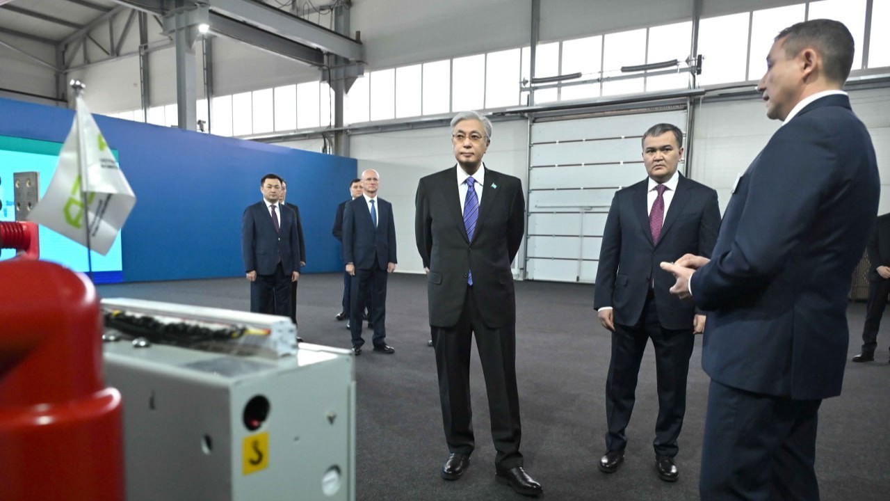 Президент өңдеу өнеркәсібі кәсіпорындарының көрмесін аралап көрді