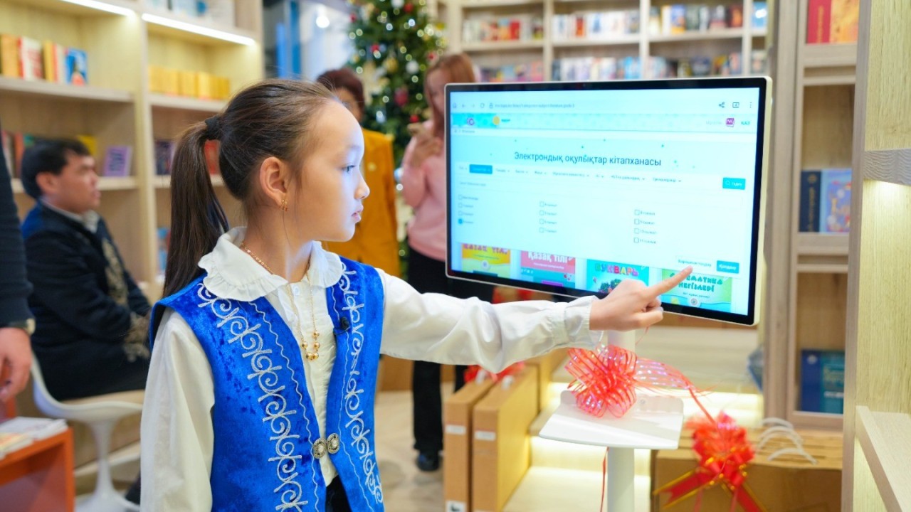 TopIQ-MobilBox: Астанада мектеп пен кітапханаларға арналған электрондық оқу станциялары табысталды