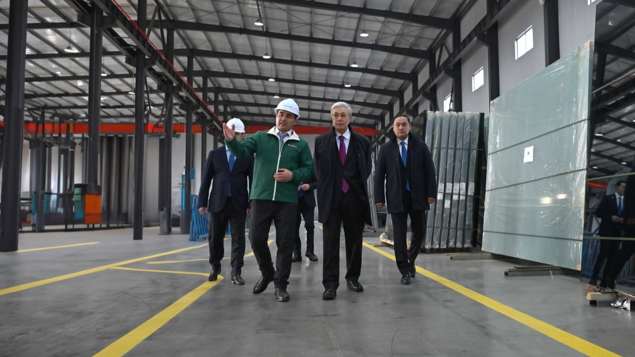 Президент Dala Glass әйнек өндіретін кәсіпорын қызметімен танысты